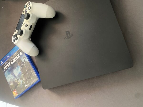 Ps4 slim version normal 1To