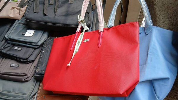 Sac cabas rouge lacoste
