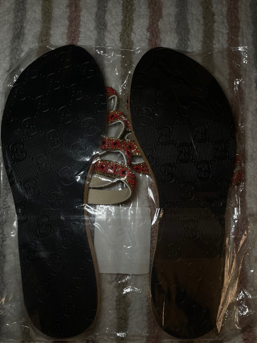 Sandales perlées rouges élégantes