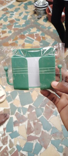 Accroche murale auto-adhésif