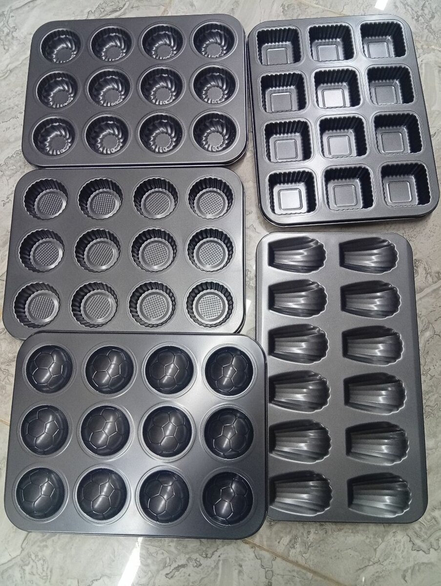 Plaques à muffins et madeleines