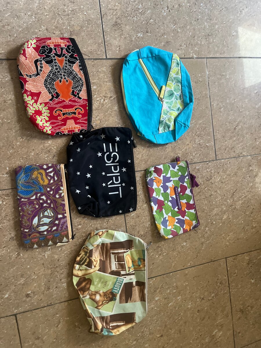 Lot de trousses et pochettes