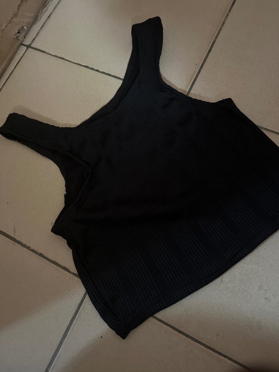 Haut débardeur noir élégant