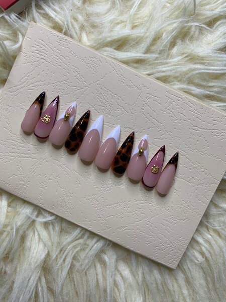 Elegant Leopard Print Nails