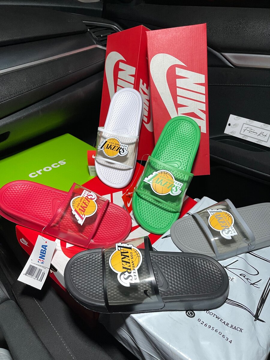 Nike Benassi Slides