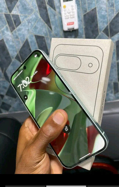 Google Pixel 6a vert