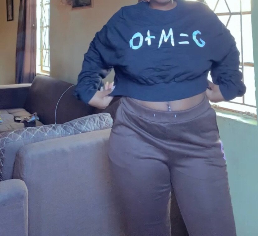 Sweatpants & cropped sweatshir