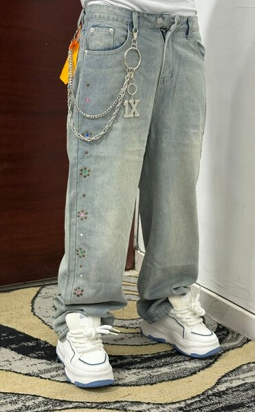 Jeans baggy tendance avec chaînes