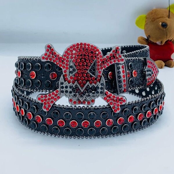 Ceinture tête de mort cloutée
