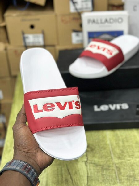 Claquettes Levi's rouges