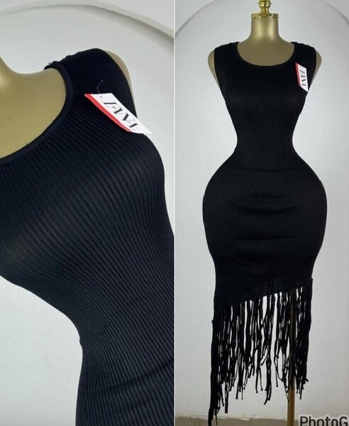 Robe élégante noir frangée