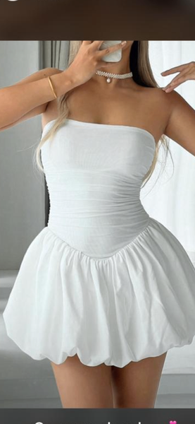 Robe Évasée Blanche Élégante