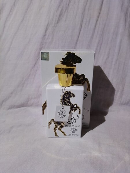 Parfum élite doré luxueux