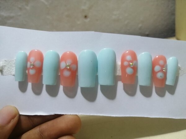 Ongles décoratifs adhésifs