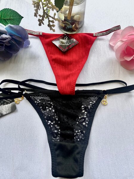 Lot de Strings Féminins Élegants