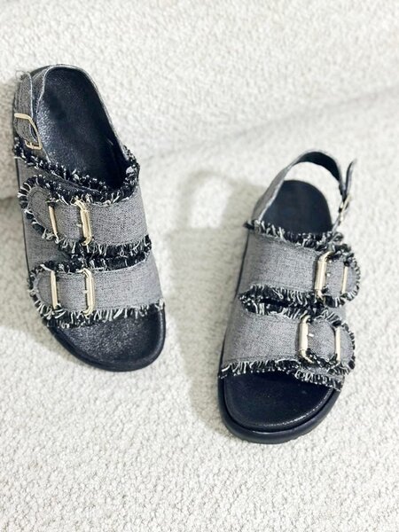 Sandales en tissu à boucles