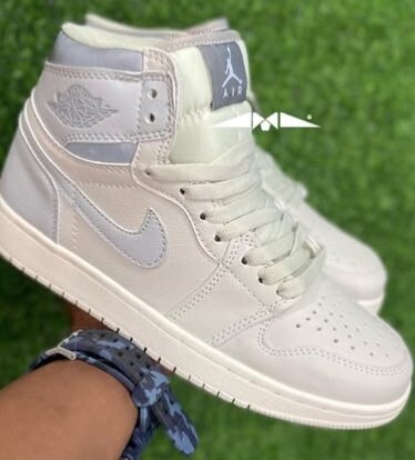 Nike Air Jordan 1 beige