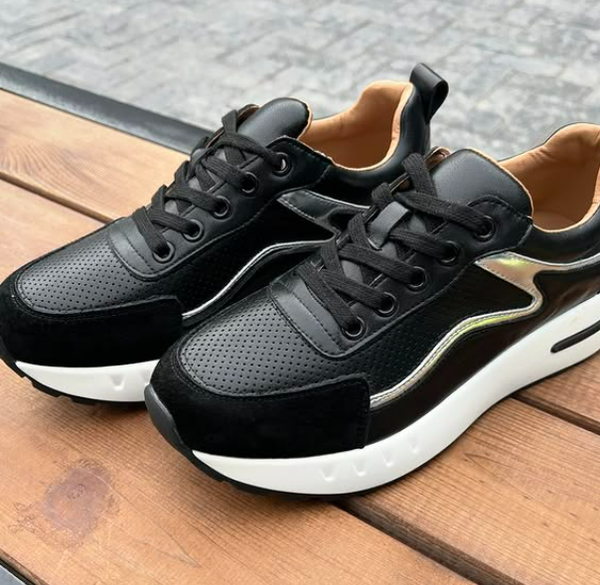 Кожаные кроссовки