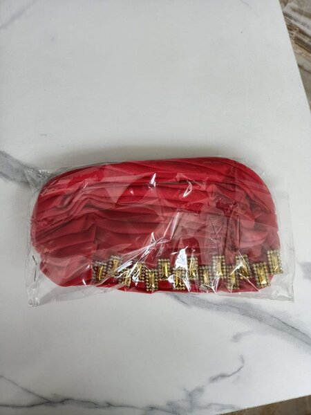 Ballons rouges avec attaches