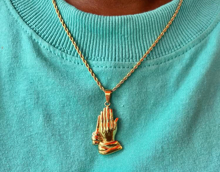 Chaîne en or avec pendentif