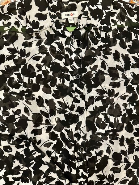 Blk/white shirt
