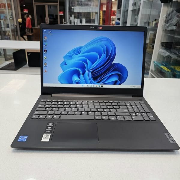 Super neat Lenovo laptop ideapad 3