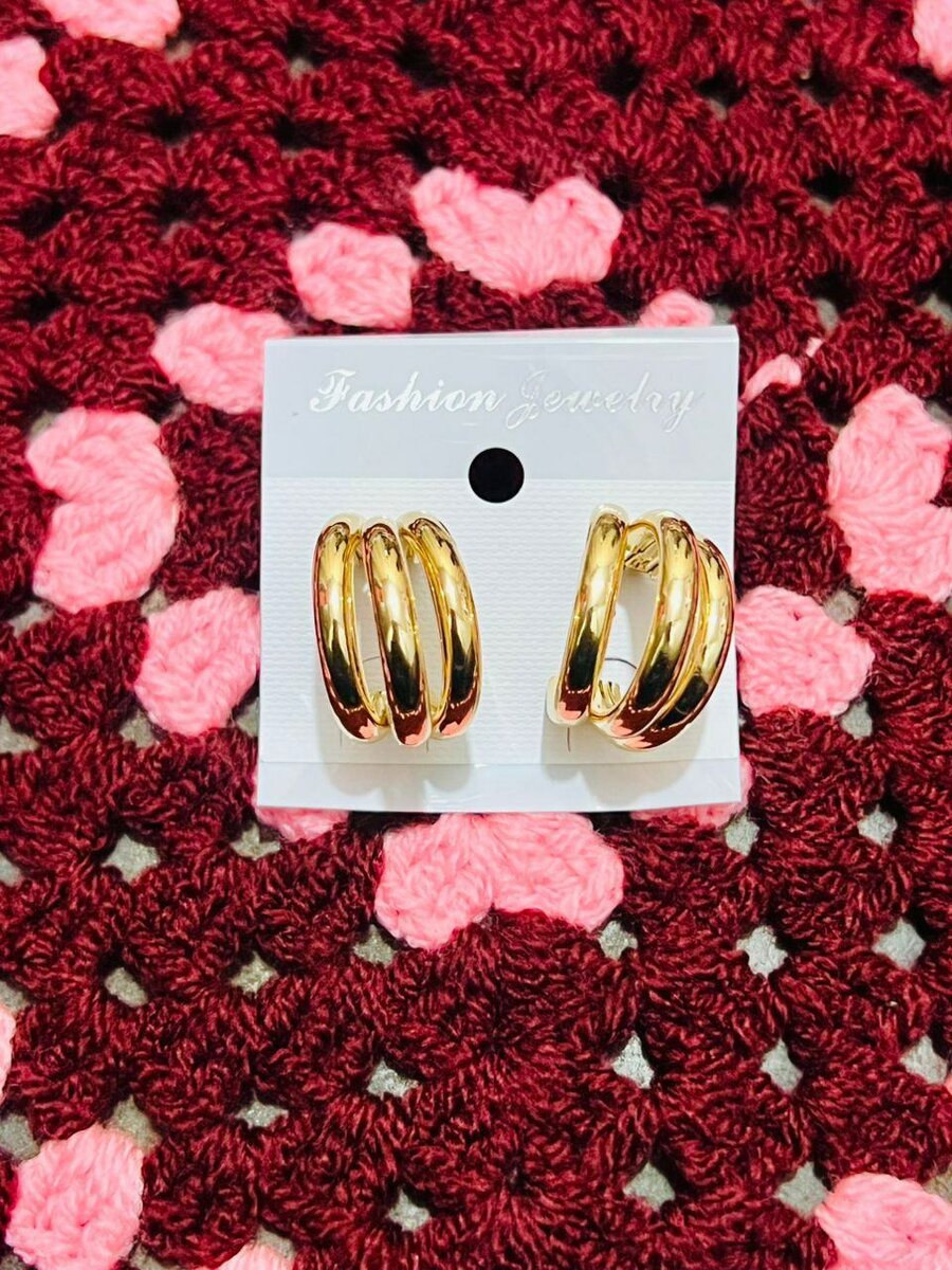 Boucles d'oreilles dorées élégantes