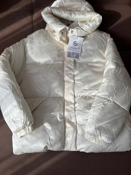 Новая куртка со стразами