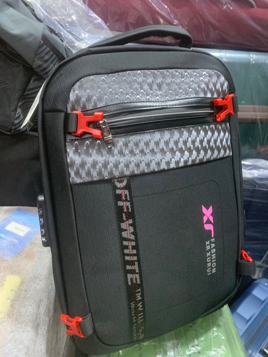 Anti theft laptop bag