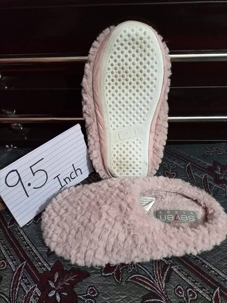 Ladies slippers
