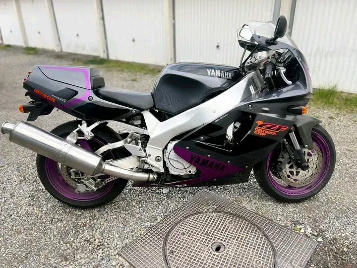 Moto sportive Yamaha YZF Genesis