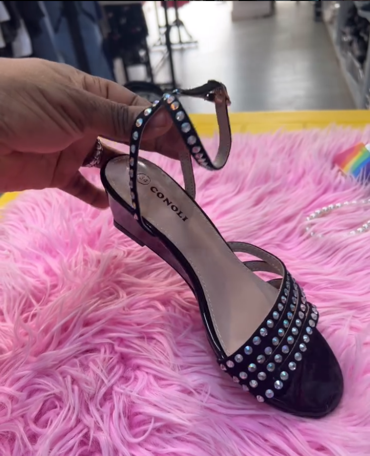 Women's black sandals