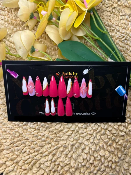 Ongles Roses Art Design