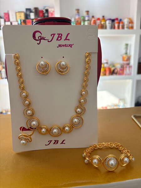 Parure bijoux perles dorées