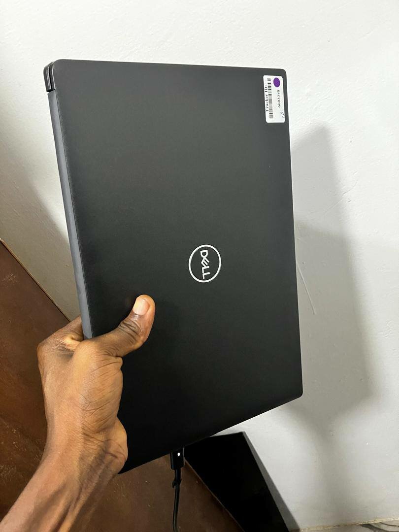 Dell Latitude 3301 ¢4,000