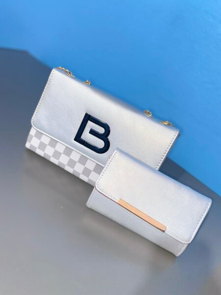 Sac à main élégant argent