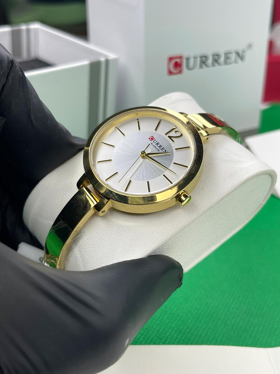 Montre élégante Curren en or