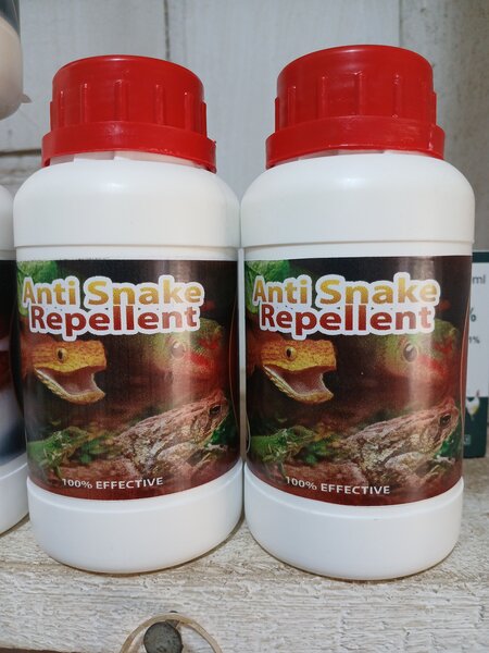 Antisnake repellent