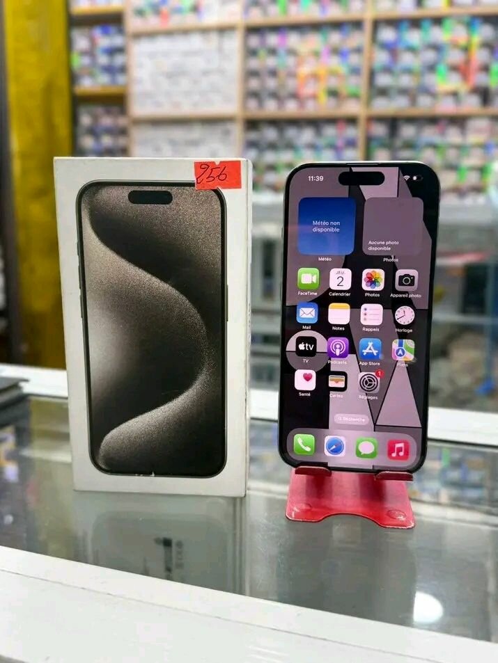 Smartphone moderne avec boîte