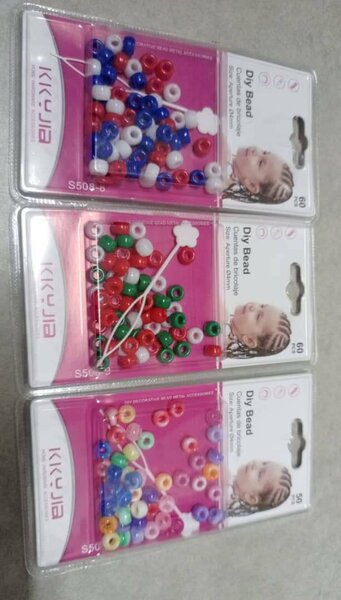 Perles colorées pour cheveux