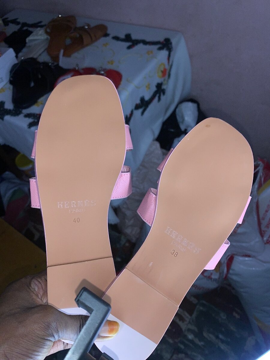 Sandales roses en cuir élégantes