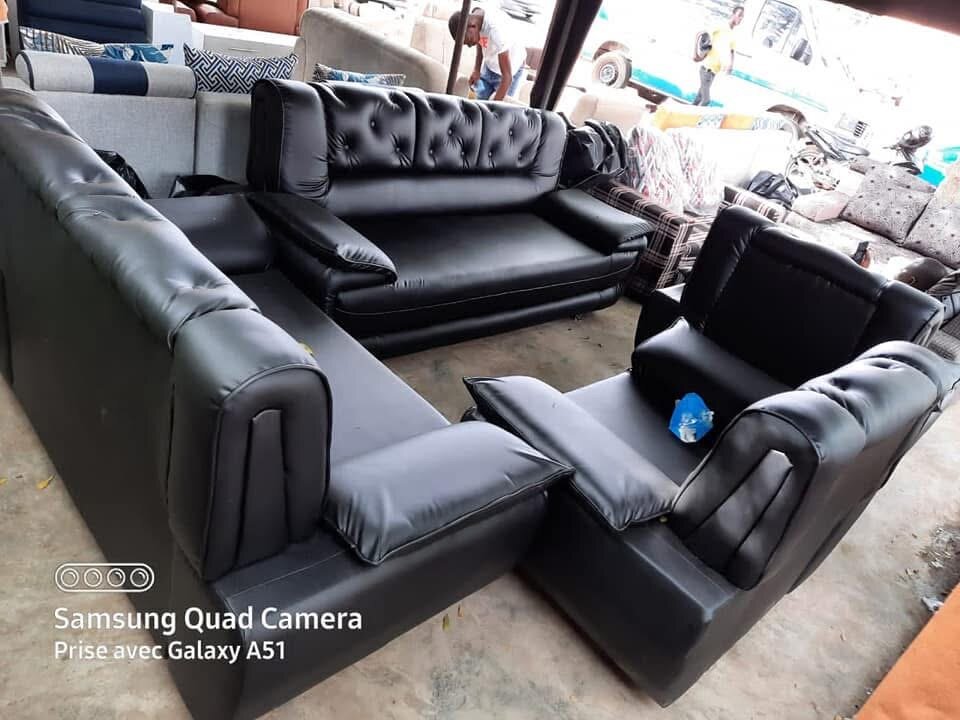 Salon en cuir noir élégant
