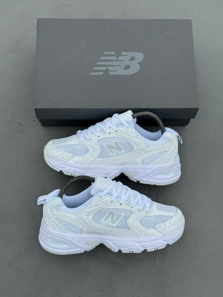 Chaussures de sport blanches élégantes