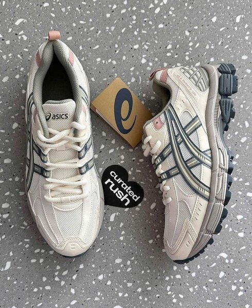 Asics Sneakers