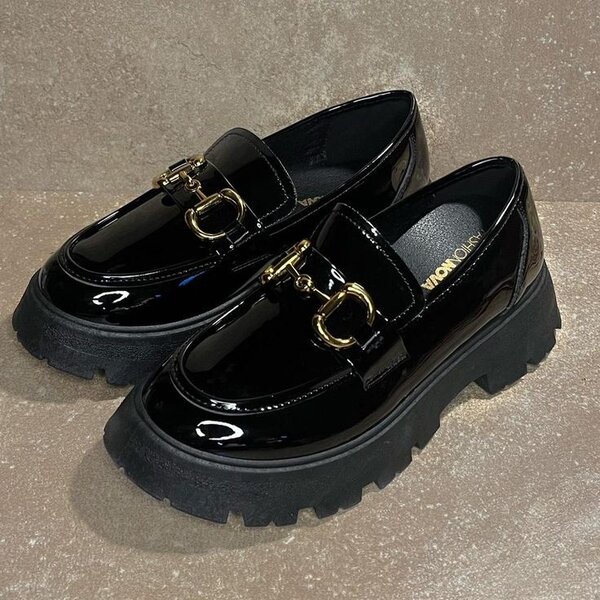 Mocassins en cuir verni