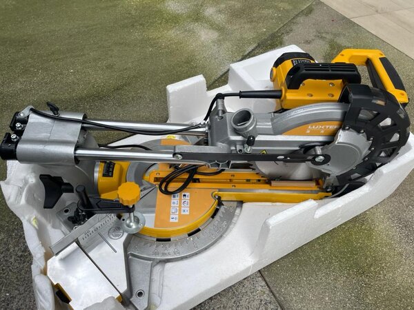 Scie à onglet puissante