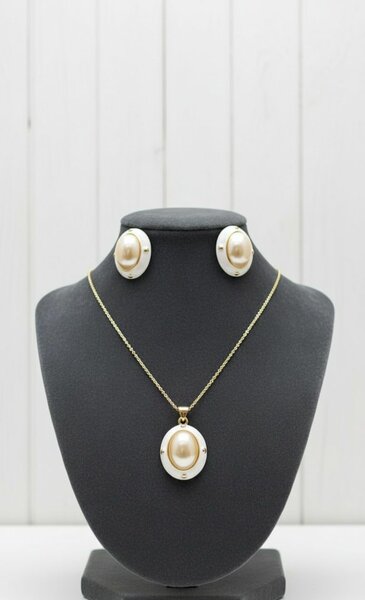 Parure pendentif et boucles en perles