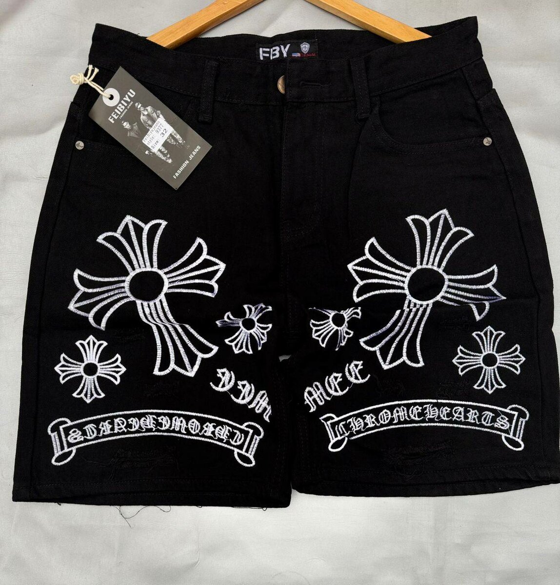 Shorts tendance en jean brodé