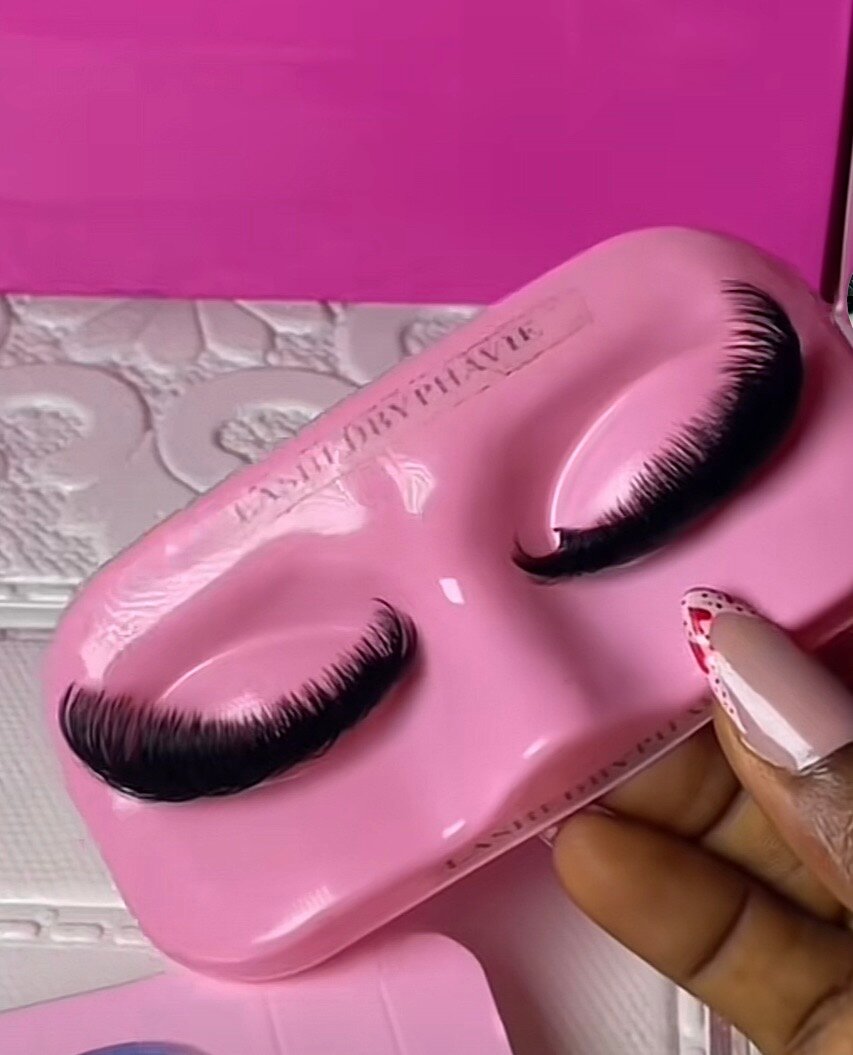 Faux cils volumineux glamour