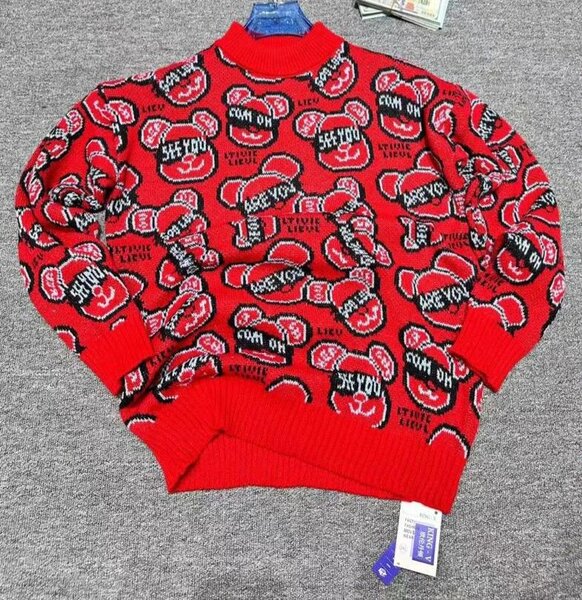 Pull rouge à imprimé original